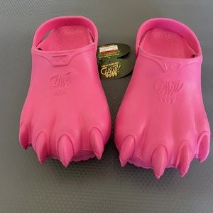 NWT Pink Clawz Clogs W6/M4